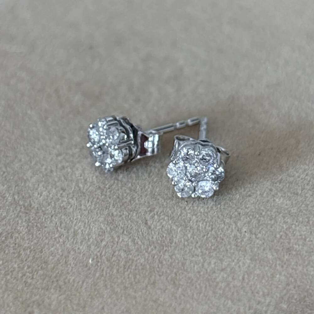 10kt White Gold 1/3 ct Natural Diamond brilliant Cut Floral Stud Earrings Dainty